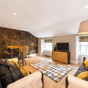 Centre, Newly Refurbished Stylish Apartment