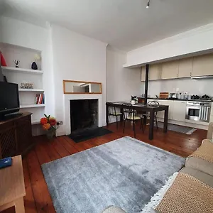 Apartamento Lovely 2 Bedroom Flat In The Heart Of The, Edimburgo